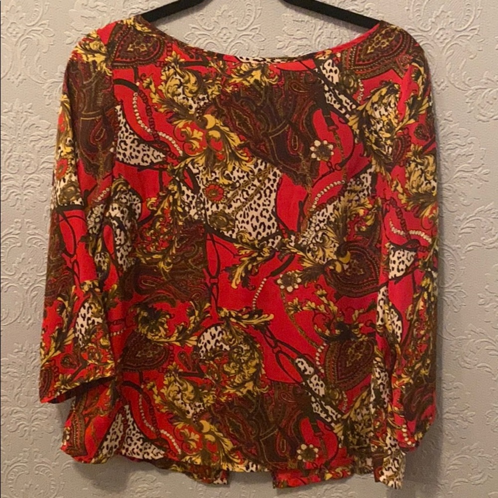 BB Dakota Red pattern blouse with zipper